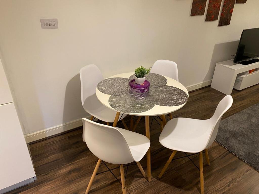 Spacious 1 Bed Relocation Apartment Free Parking, Brierley Hill Exterior photo