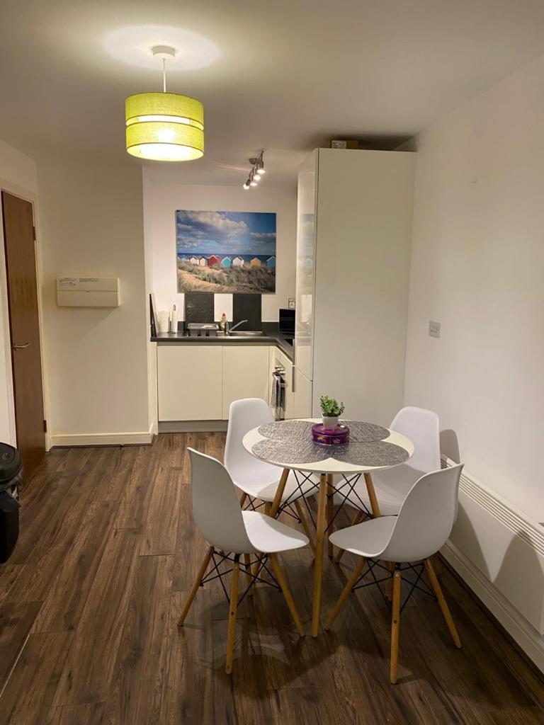 Spacious 1 Bed Relocation Apartment Free Parking, Brierley Hill Exterior photo